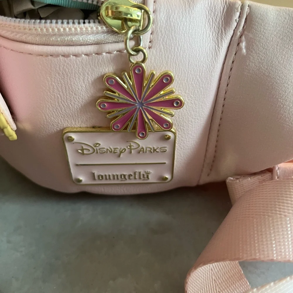 Disney Minnie Mouse Main Attraction Small World Loungefly hipster  bag  NWOT - Picture 4 of 4